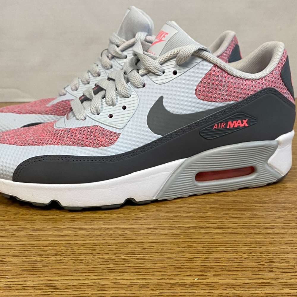 Nike Air Max Shoes Size 7Y  in Pink and Gray